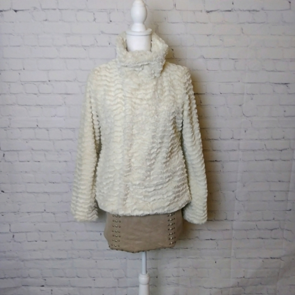 NWOT Patagonia Pelage Womens Ivory White Jacket Soft Faux Fur Jacket S